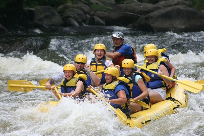 Family doing river rafting in Leavenworth