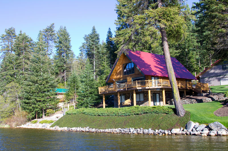 Lakefront home in Wenatchee, WA